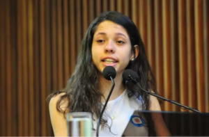 juventude-brasileira-encontrou-seu-futuro-em-ana-julia-ribeiro-diz-texto-da-forbes